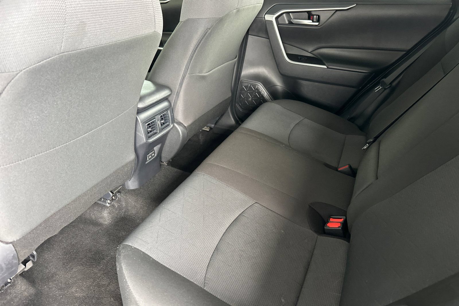 Used 2025 Toyota RAV4 XLE AWD/4WD image 14