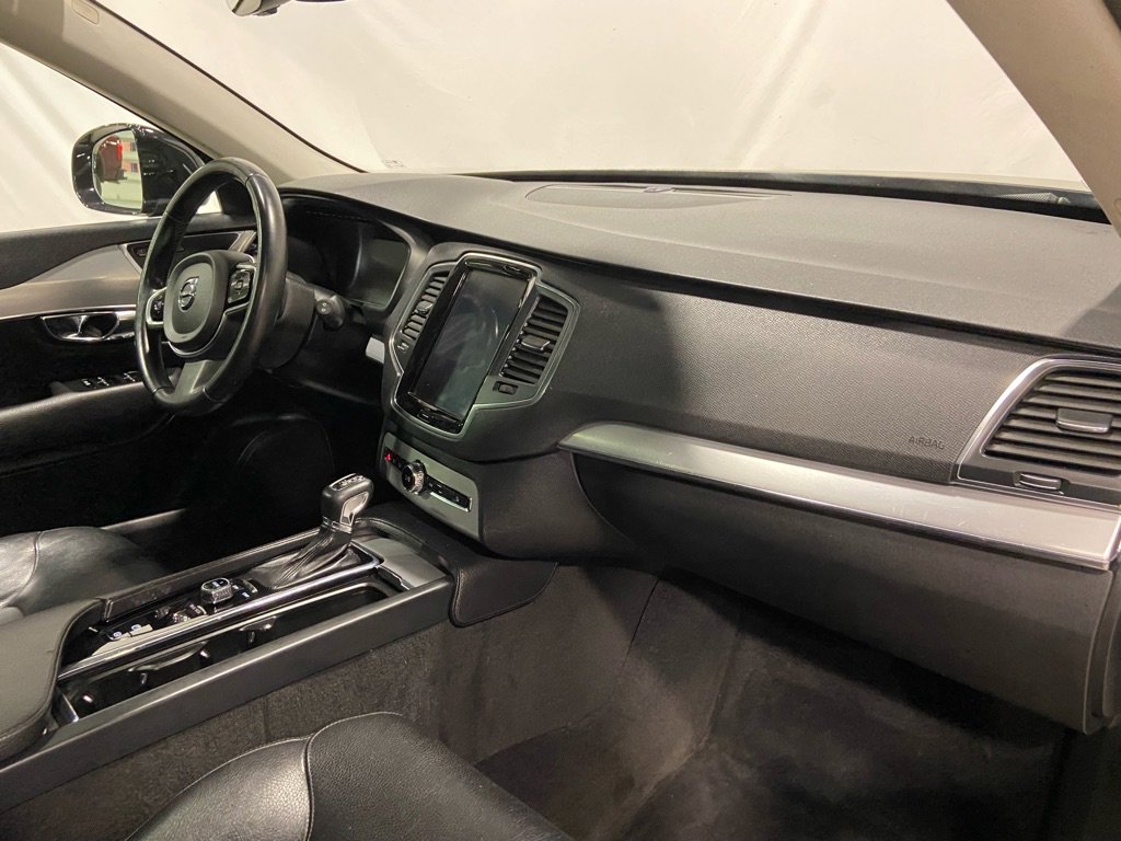 Used 2017 Volvo XC90 T6 Momentum w/ Vision Package image 32