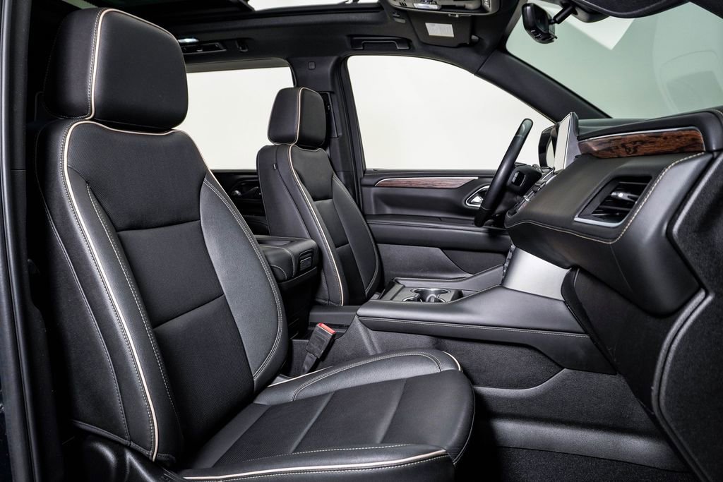 Used 2022 Chevrolet Suburban Premier w/ Premium Package AWD/4WD image 15