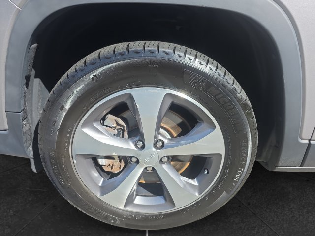 Used 2020 Jeep Cherokee Limited AWD/4WD image 9
