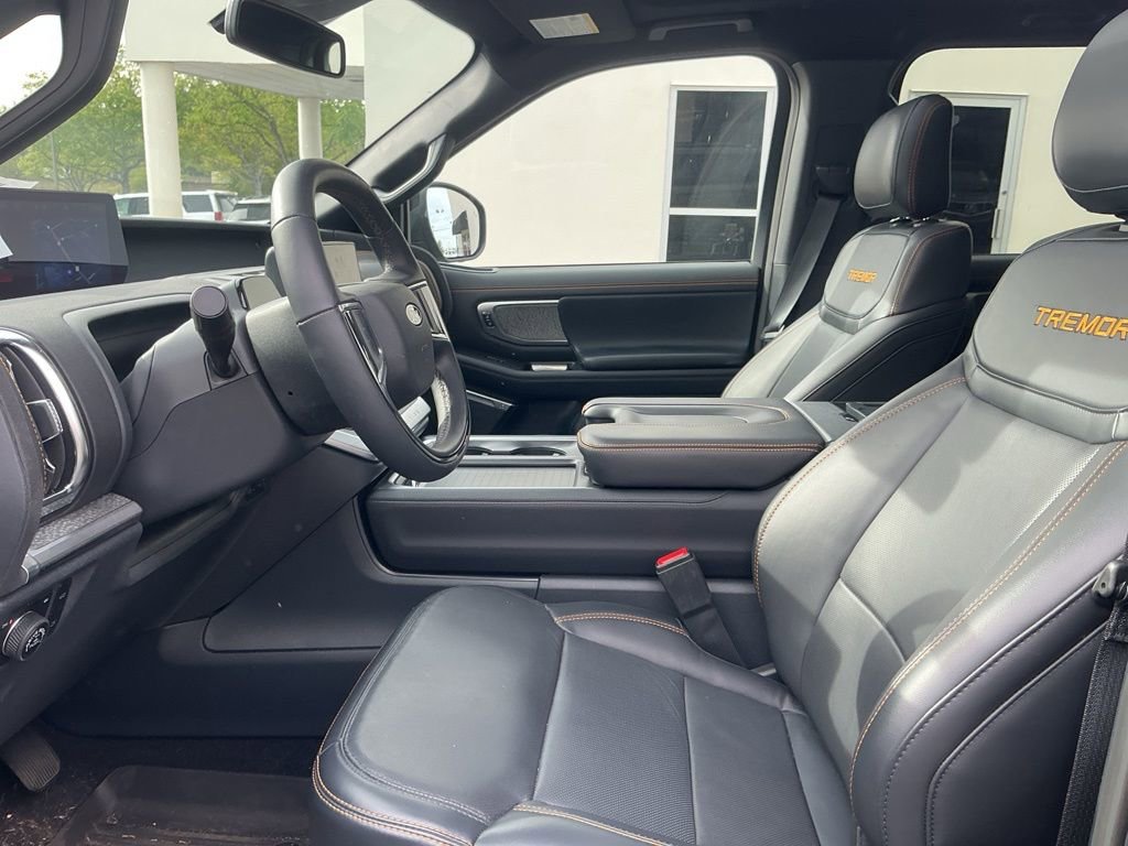 Used 2025 Ford Expedition Tremor image 9