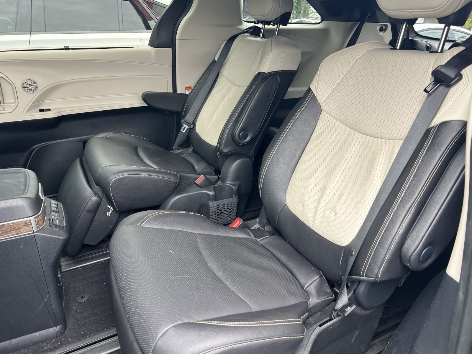 Used 2025 Toyota Sienna Platinum AWD/4WD image 21