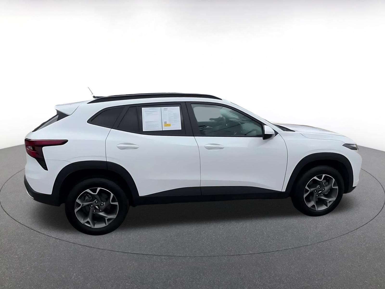 Used 2025 Chevrolet Trax LT FWD image 16