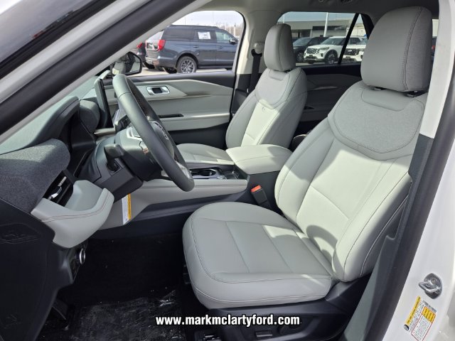 New 2026 Ford Explorer Active w/ Active Comfort Package RWD image 5