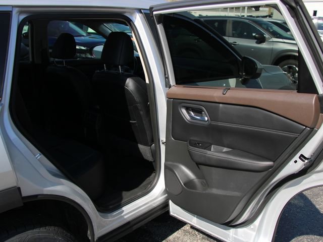 Certified 2023 Nissan Rogue SV w/ SV Premium B Package FWD image 33