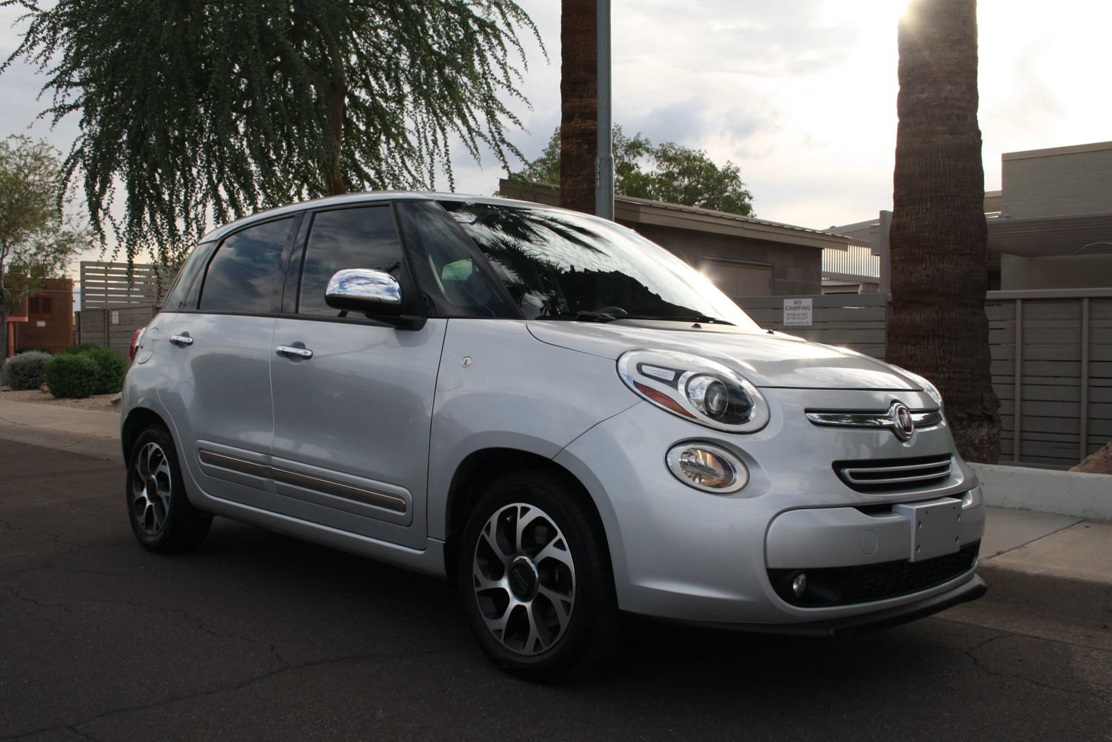 Used 2014 FIAT 500L Lounge FWD image 2