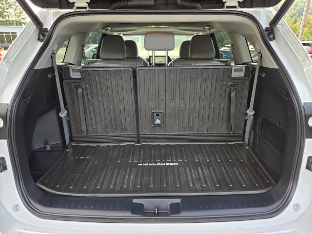 Used 2023 Toyota Highlander XLE FWD image 18