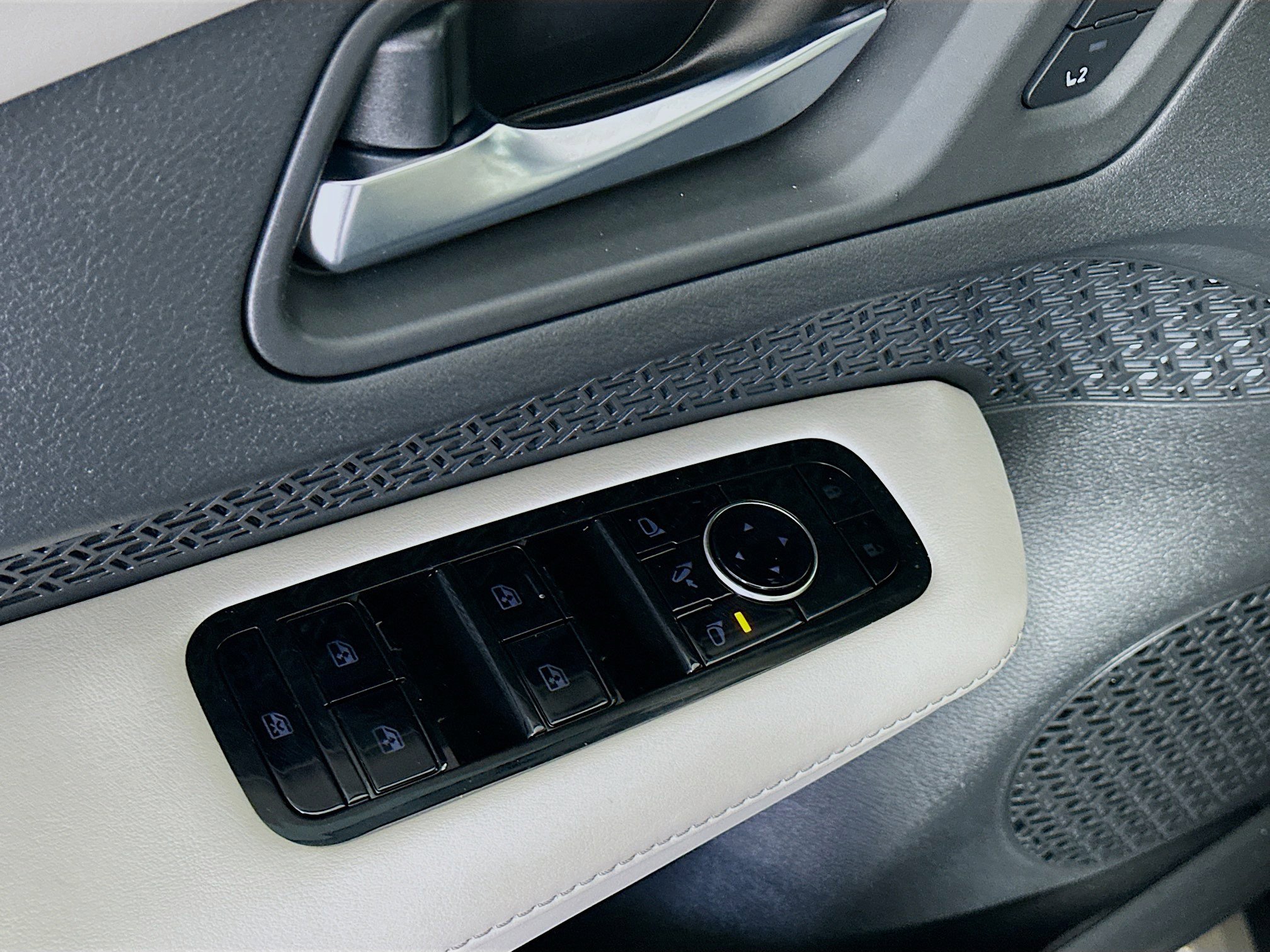 Used 2023 Nissan Ariya FWD image 15