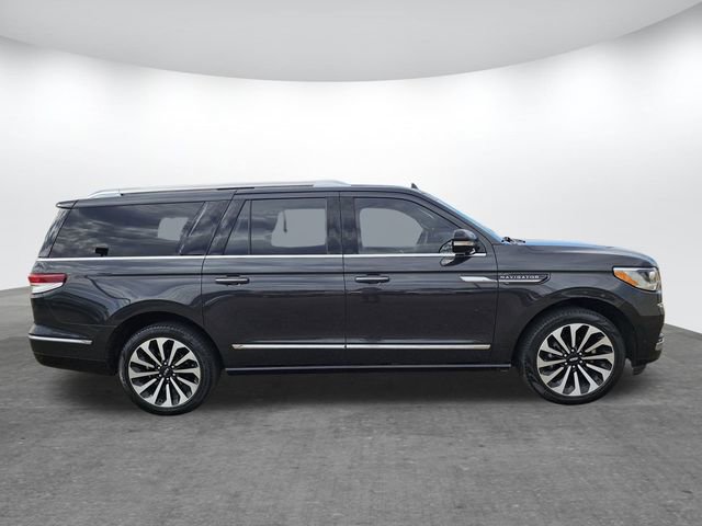 Certified 2023 Lincoln Navigator L Reserve image 3