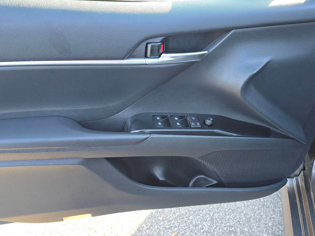 Used 2019 Toyota Camry LE image 10