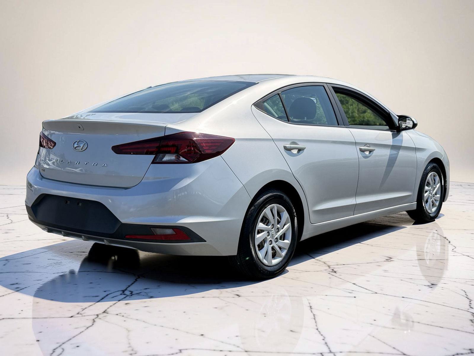 Used 2019 Hyundai Elantra SE w/ Cargo Package FWD image 2