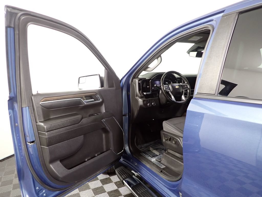 Used 2024 Chevrolet Silverado 1500 LT w/ Convenience Package II AWD/4WD image 18