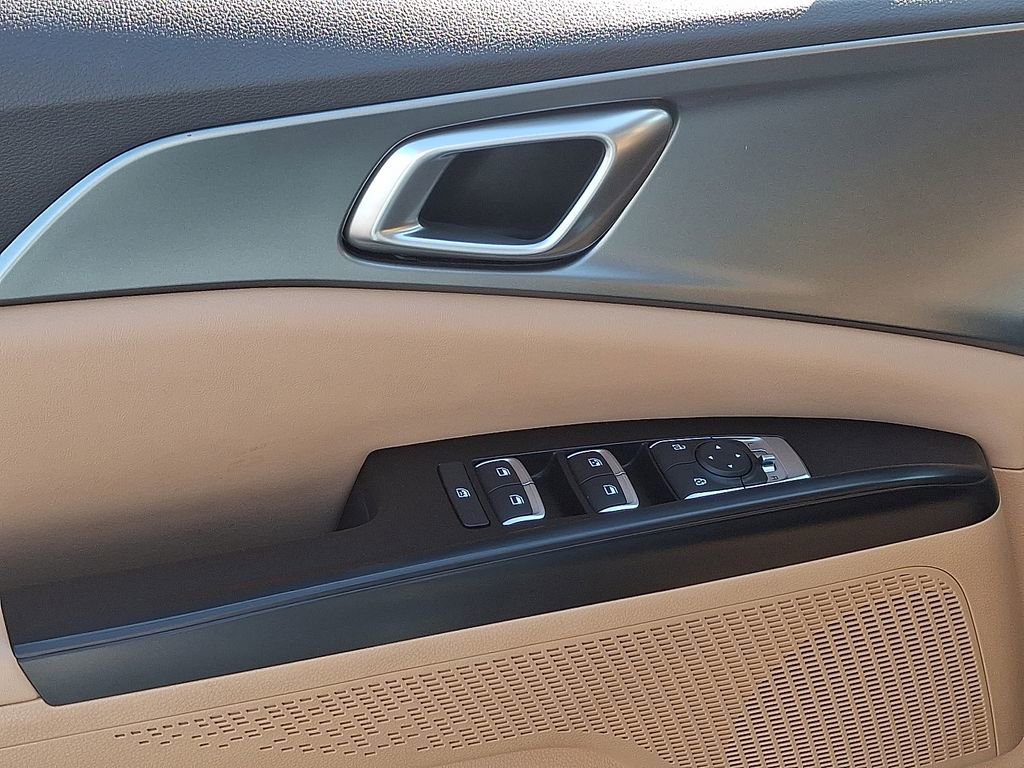 Certified 2024 Kia Carnival LX image 14