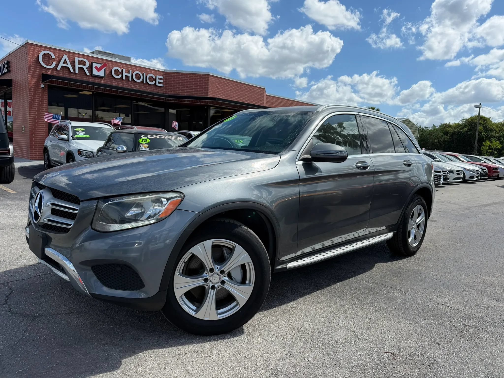 Used 2017 Mercedes-Benz GLC 300 4MATIC image 1