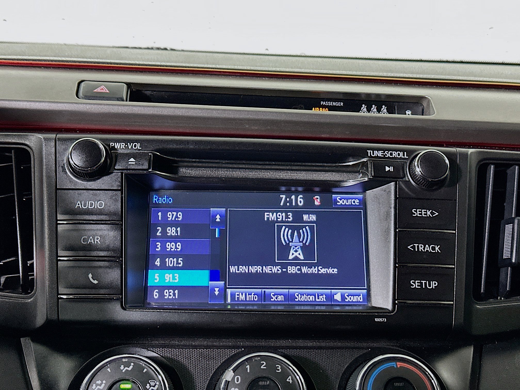 Used 2018 Toyota RAV4 LE FWD image 23