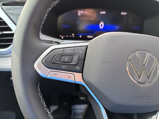 Certified 2025 Volkswagen Taos SE image 17