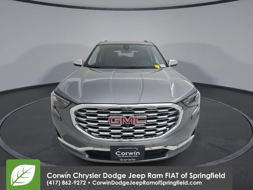 Used 2020 GMC Terrain Denali w/ Denali Premium Package FWD image 3