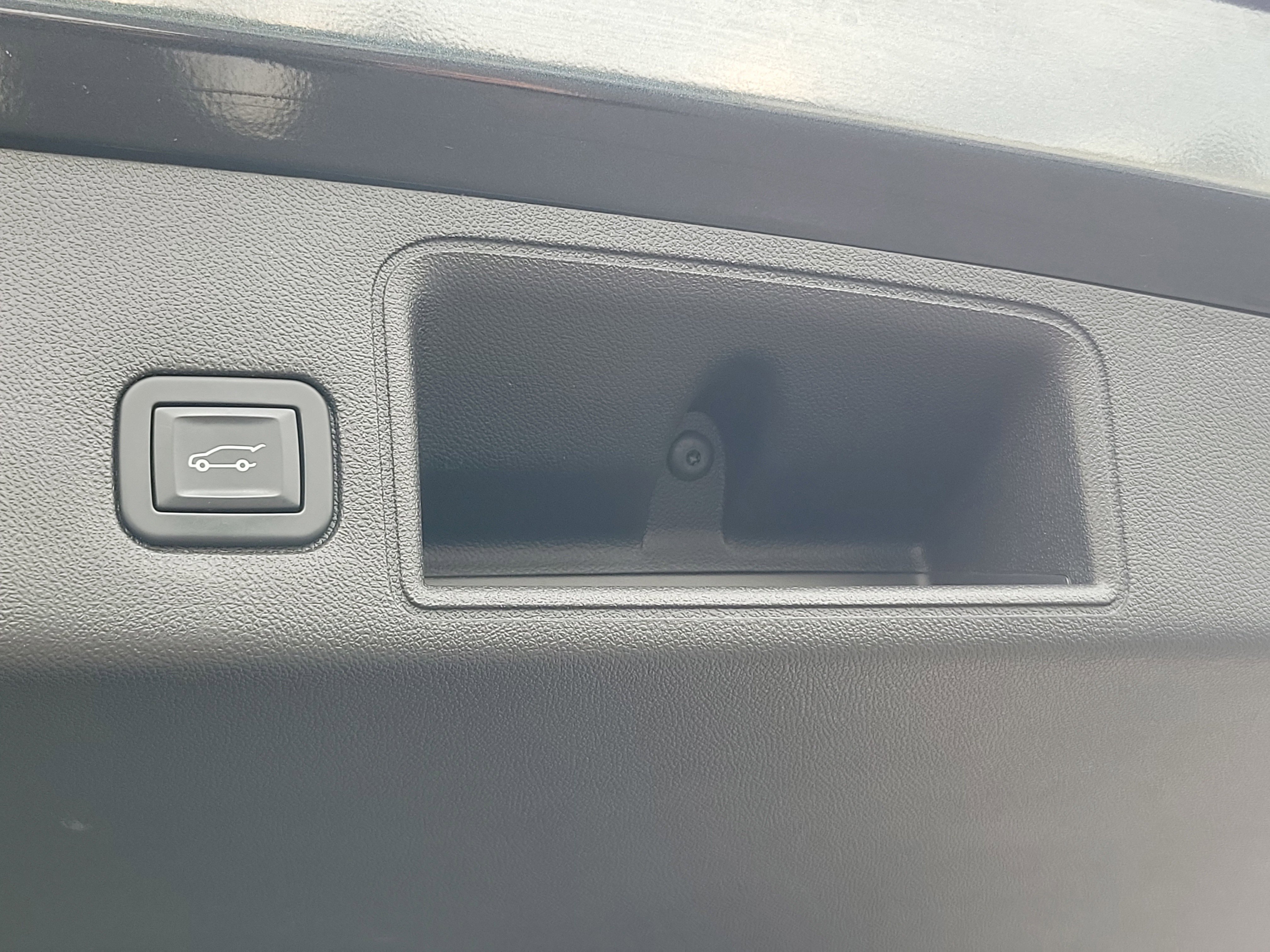 Used 2018 GMC Terrain Denali w/ Advanced Safety Package image 13