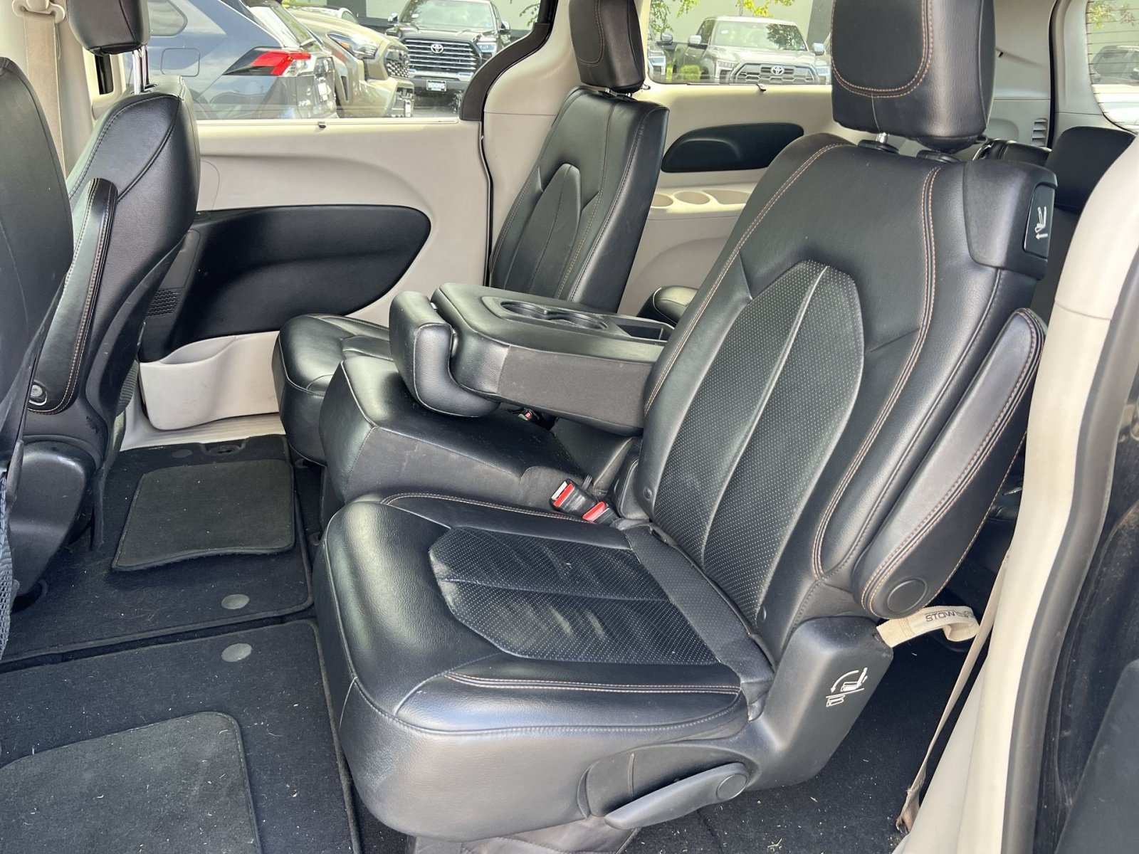 Used 2018 Chrysler Pacifica Touring-L FWD image 24