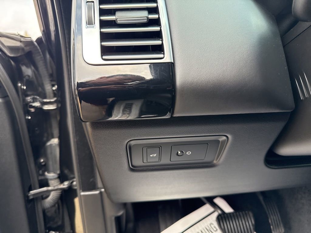 Used 2019 Land Rover Range Rover Long Wheelbase Supercharged image 17