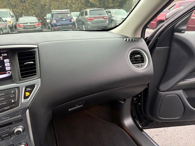 Used 2018 Nissan Pathfinder SL image 29