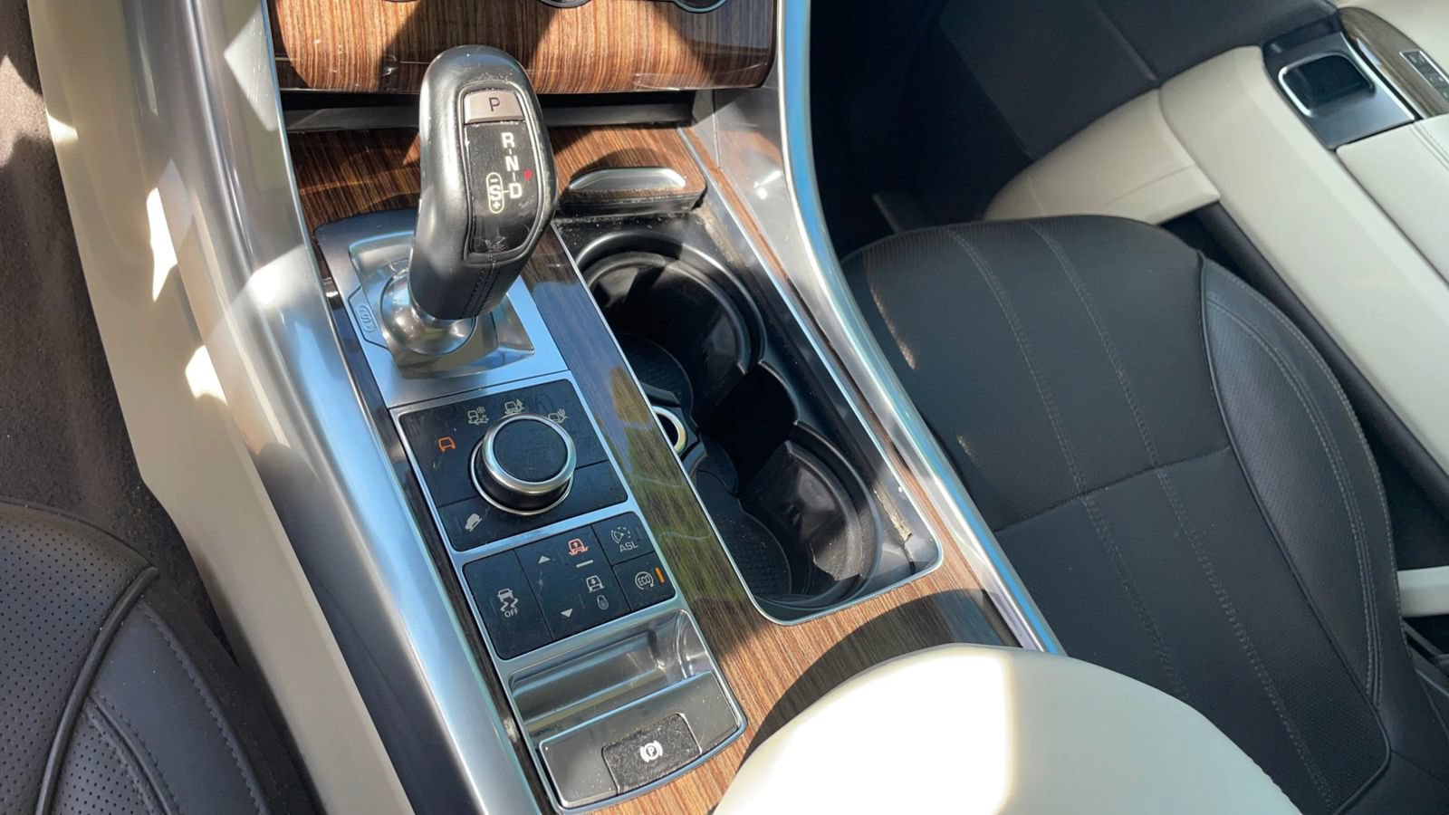 Used 2014 Land Rover Range Rover Sport HSE AWD/4WD image 19