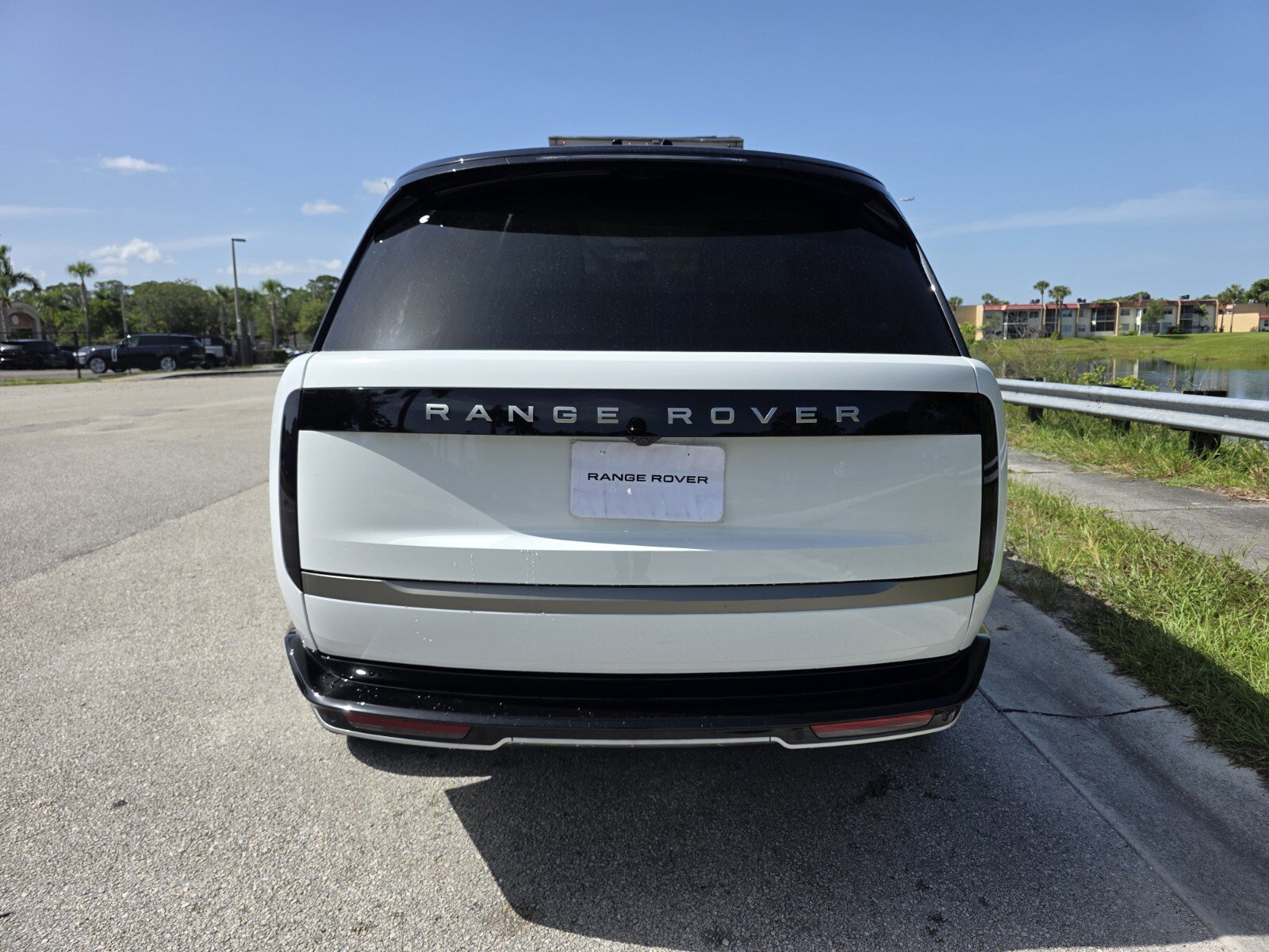 New 2026 Land Rover Range Rover Long Wheelbase SE AWD/4WD image 6