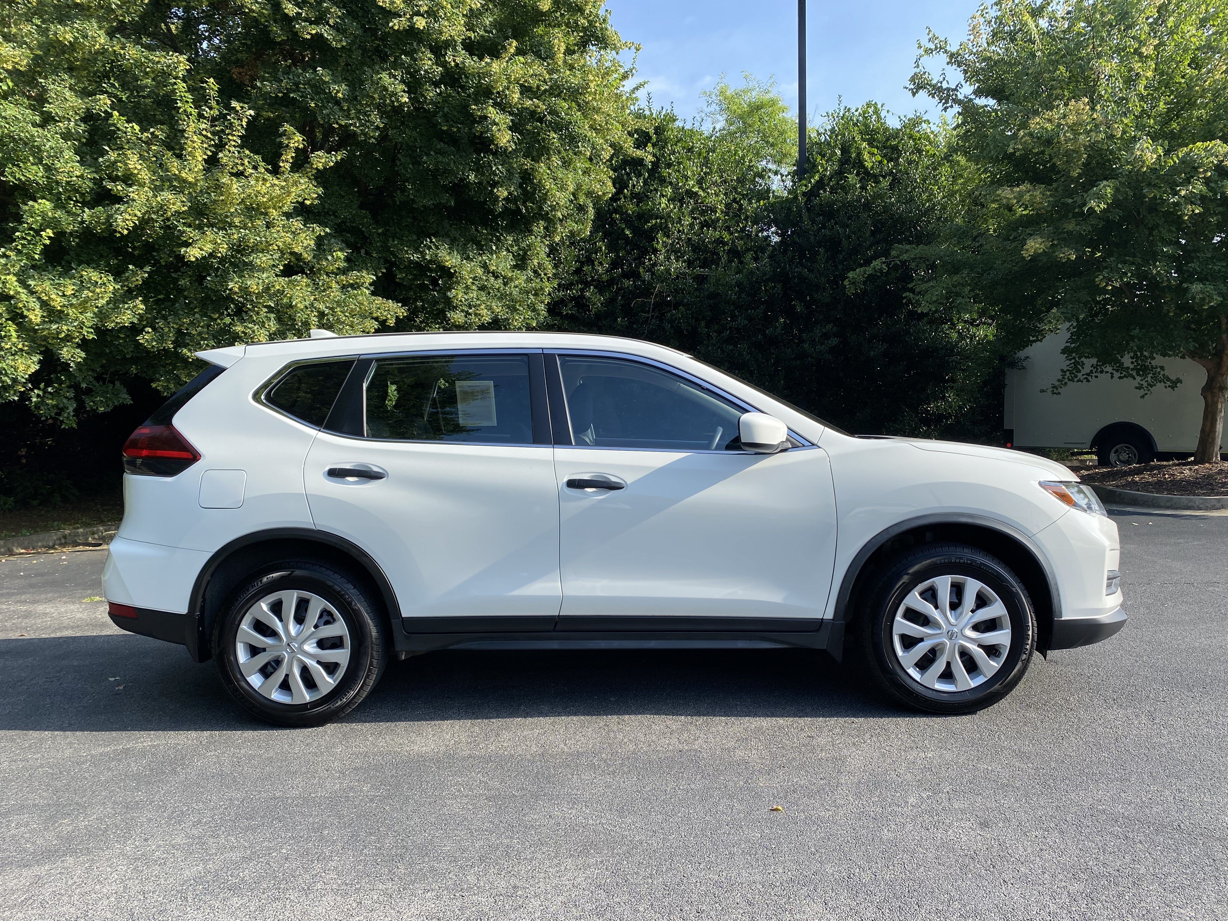 Used 2020 Nissan Rogue S AWD/4WD image 10