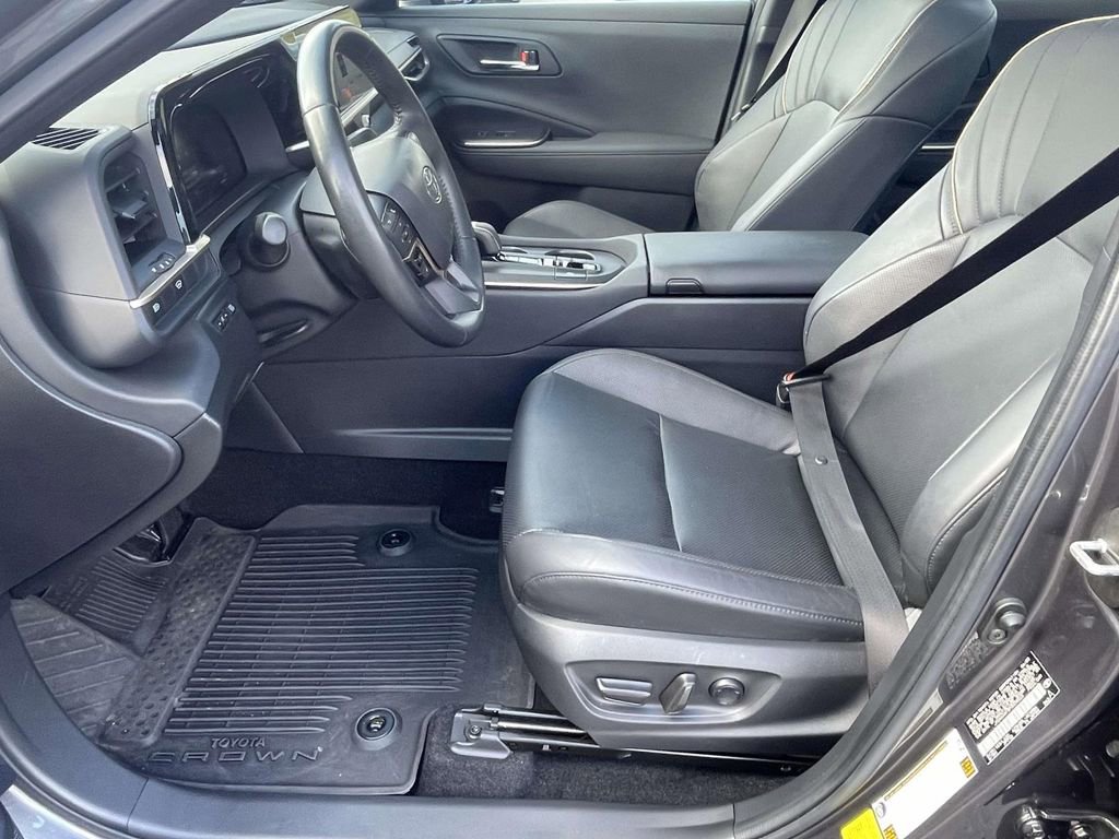 Used 2023 Toyota Crown Limited image 15