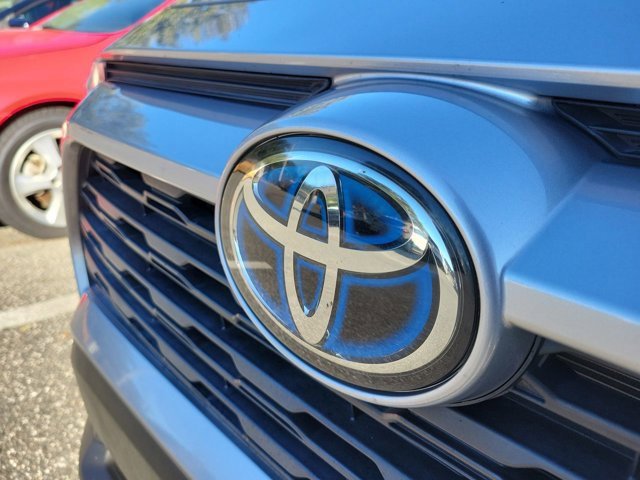 Used 2021 Toyota RAV4 XLE Premium image 11