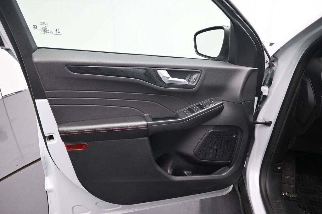 Used 2025 Ford Escape ST-Line FWD image 17