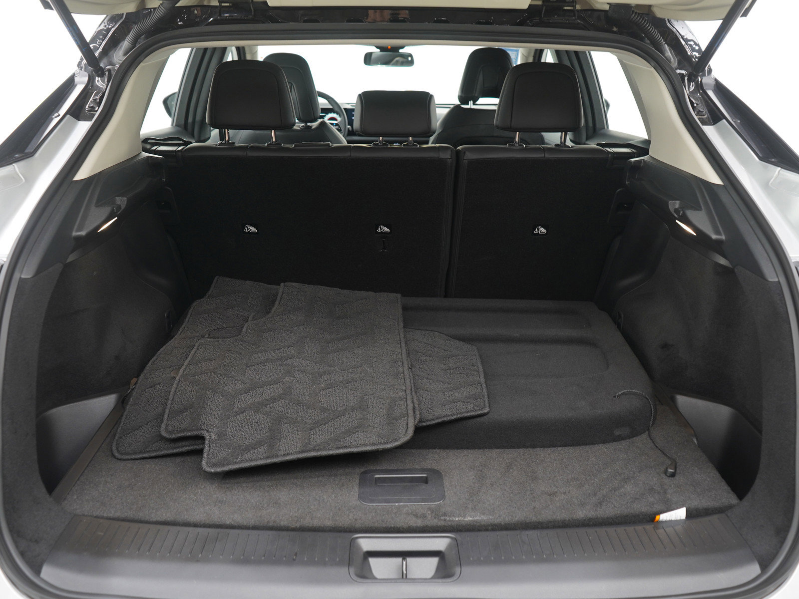 Used 2023 Nissan Ariya AWD image 9