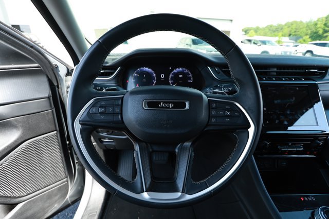 Used 2023 Jeep Grand Cherokee L Laredo RWD image 11