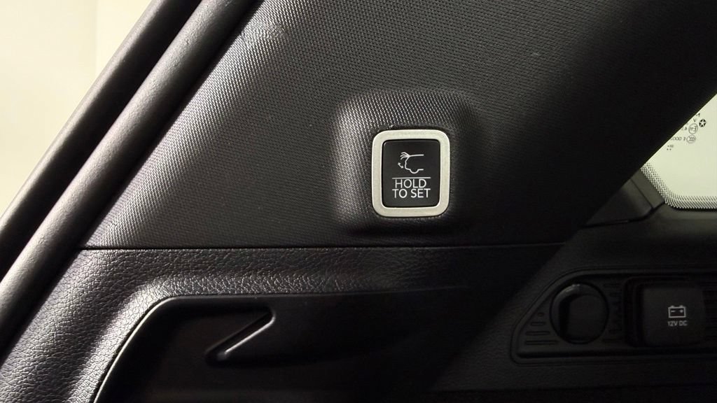 Used 2023 Jeep Grand Cherokee Summit AWD/4WD image 12