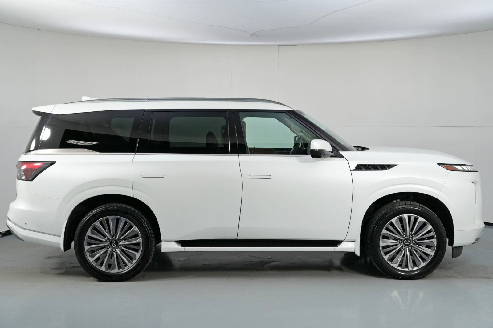 Used 2025 INFINITI QX80 Luxe w/ Cargo Package AWD/4WD image 57