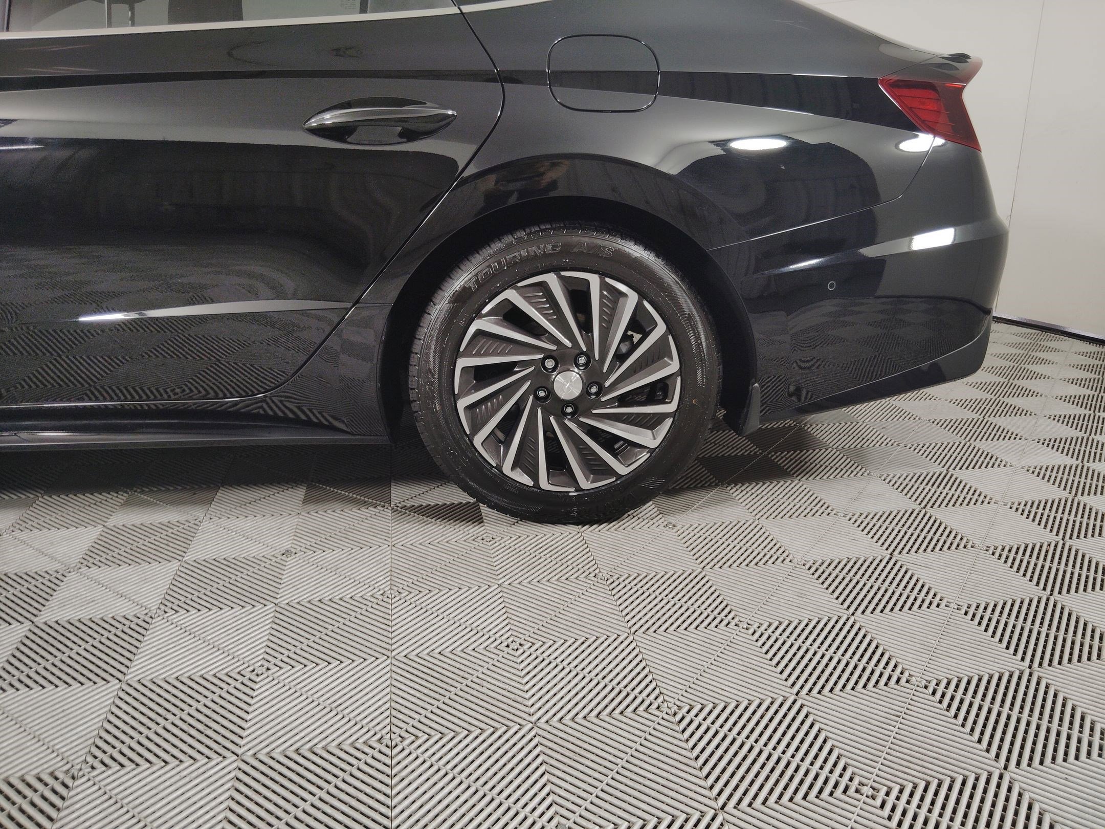 Used 2023 Hyundai Sonata Limited w/ Cargo Package image 32