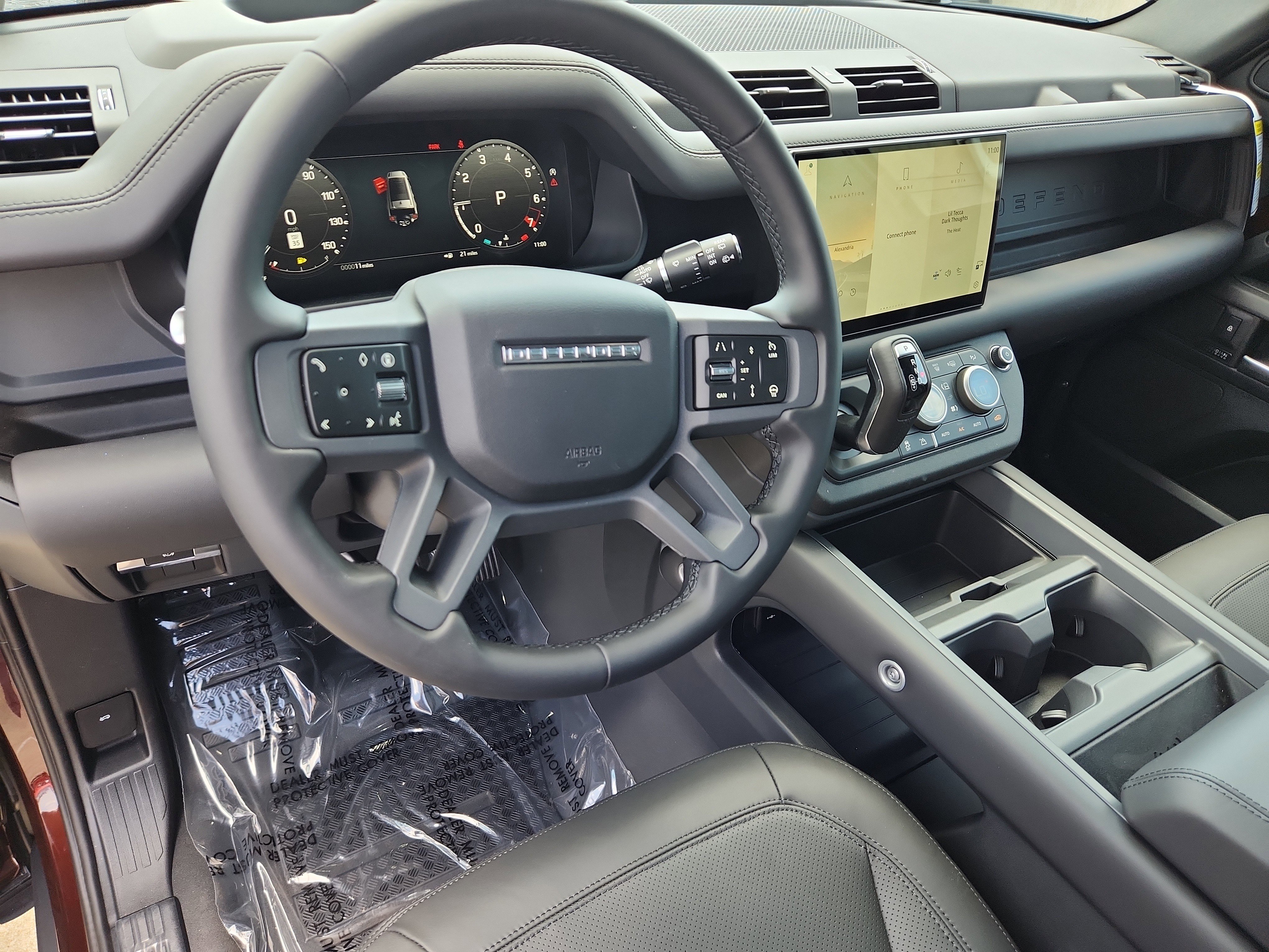 Used 2025 Land Rover Defender 130 X-Dynamic SE image 14