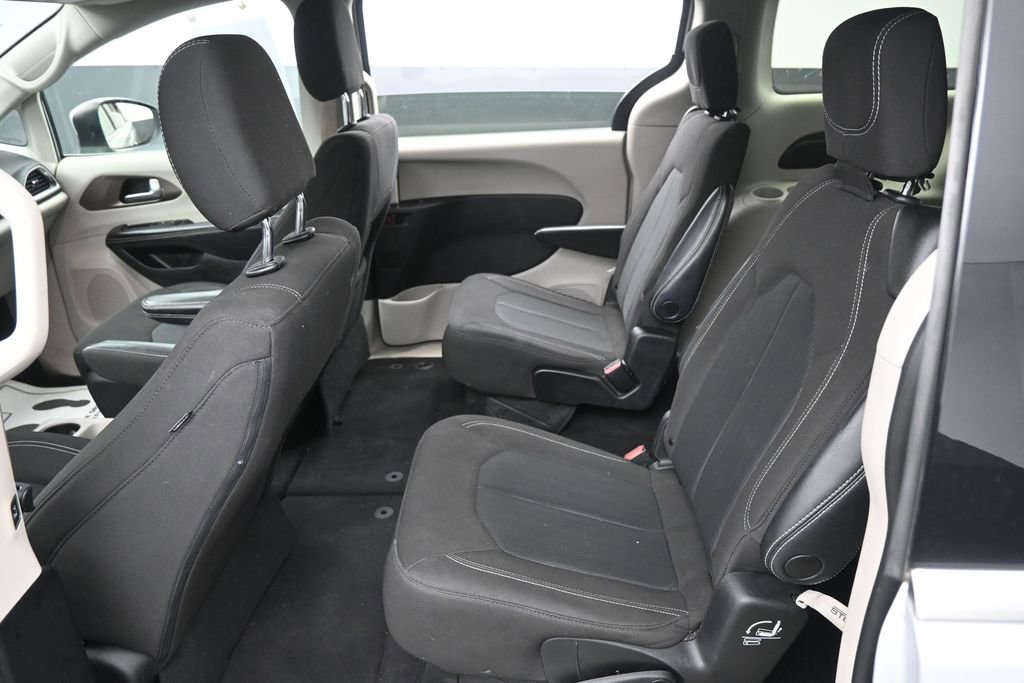 Used 2022 Chrysler Voyager LX FWD image 27