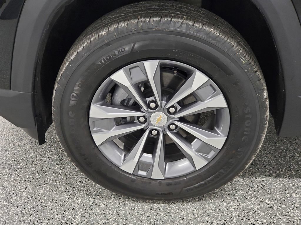Used 2025 Chevrolet Equinox LT w/ Safety and Technology Package FWD image 9