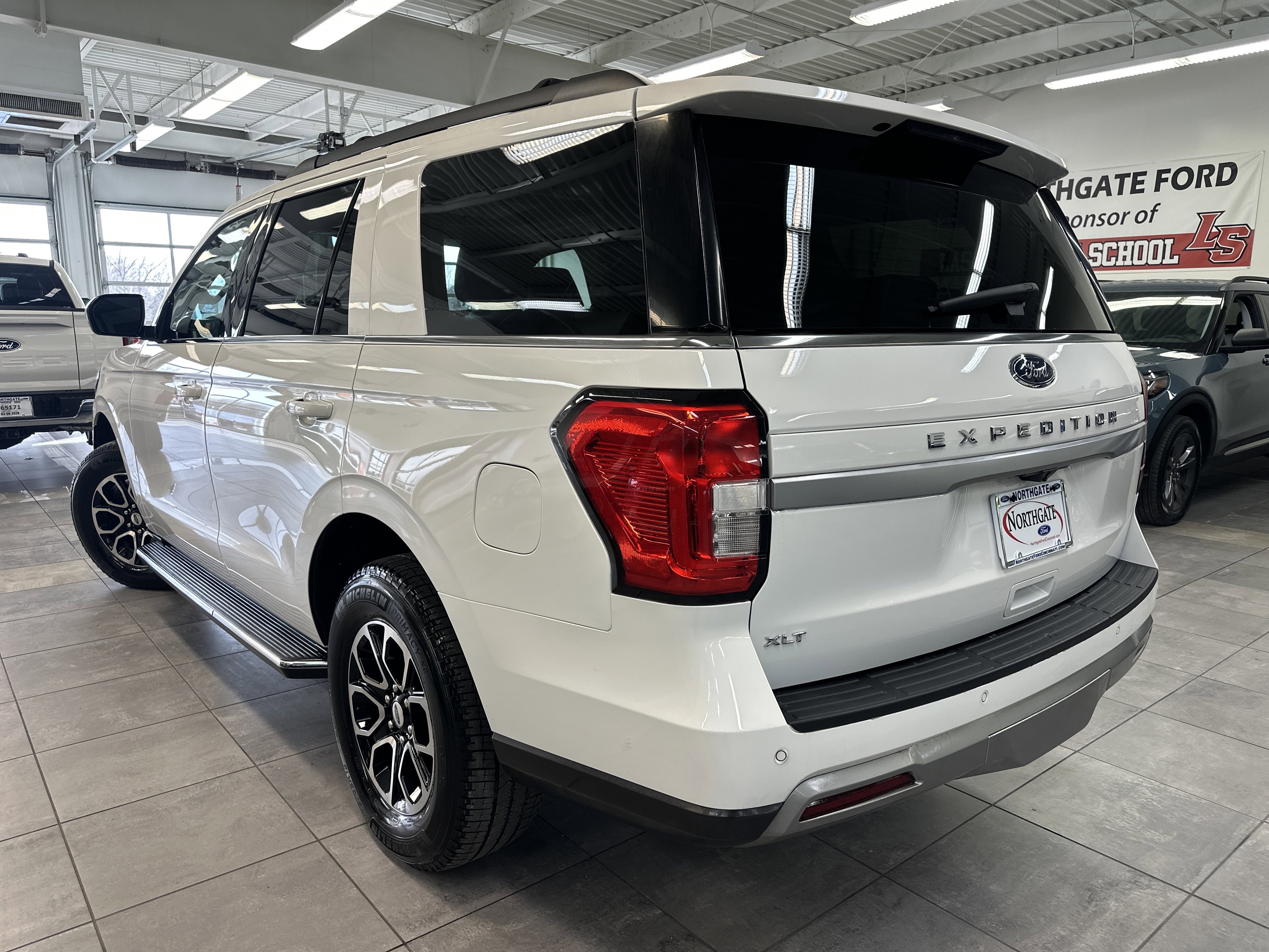 Used 2022 Ford Expedition XLT image 16