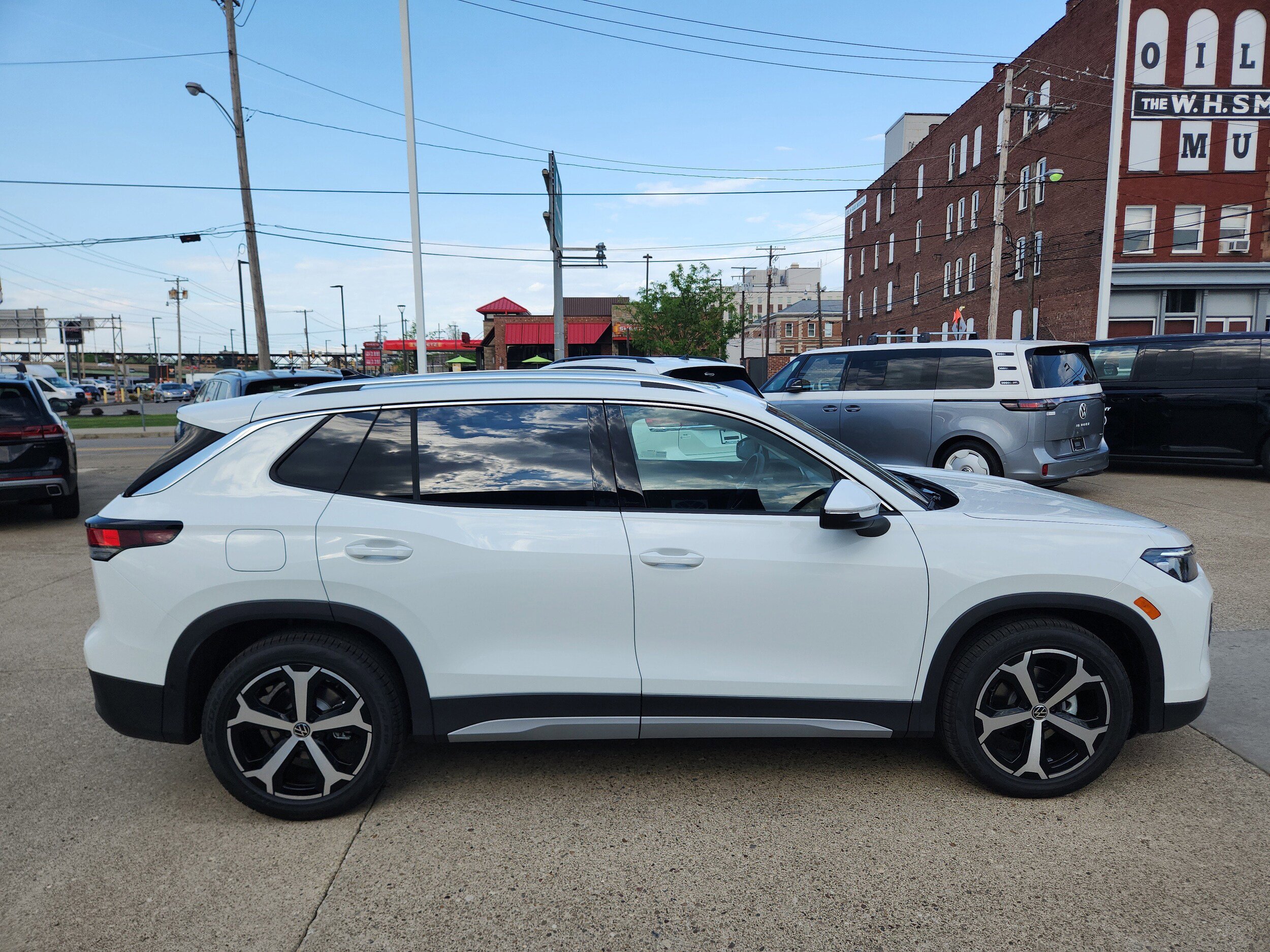 New 2026 Volkswagen Tiguan SE FWD image 6