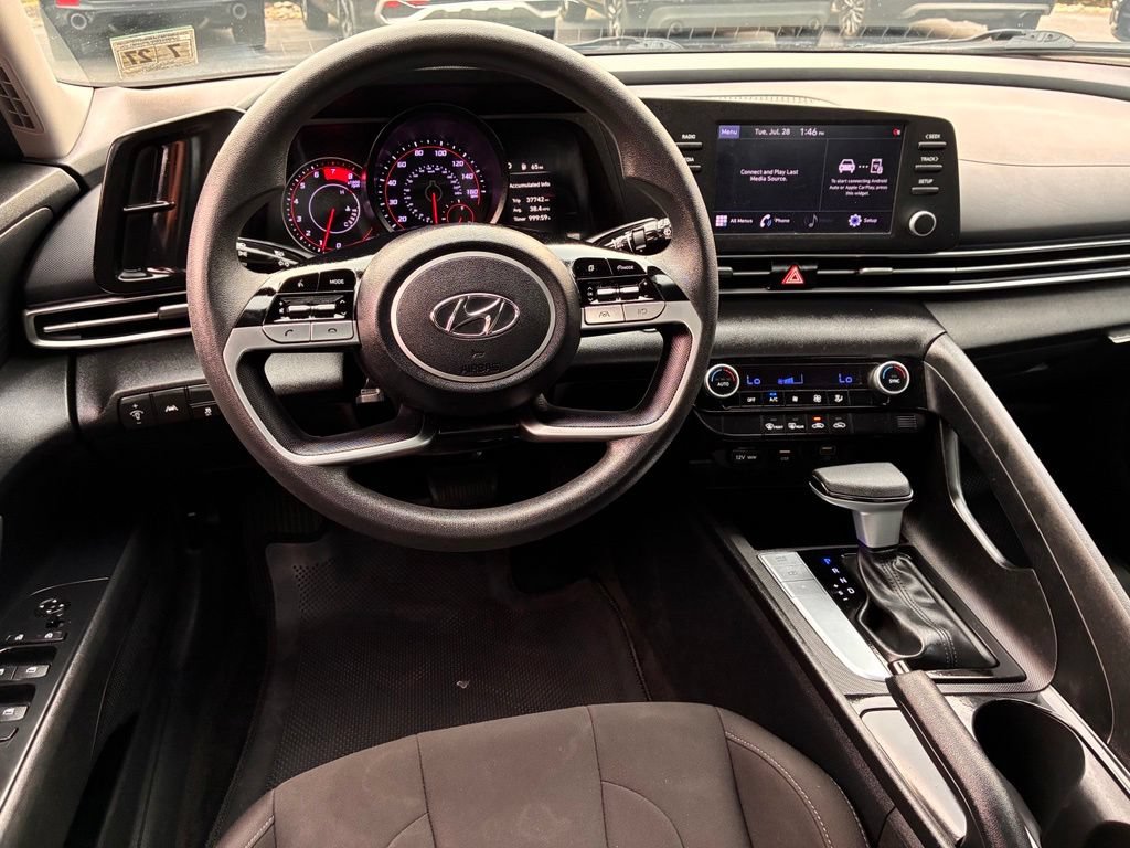 Used 2022 Hyundai Elantra SEL FWD image 25