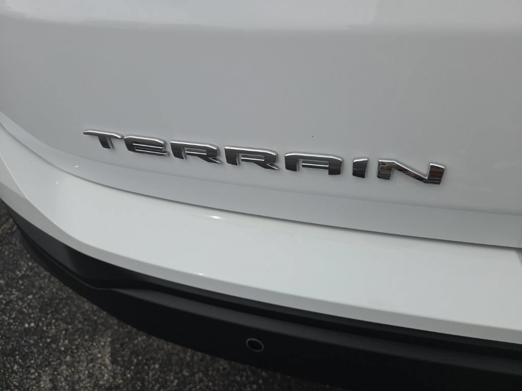 Used 2024 GMC Terrain SLE w/ Driver Convenience Package FWD image 11