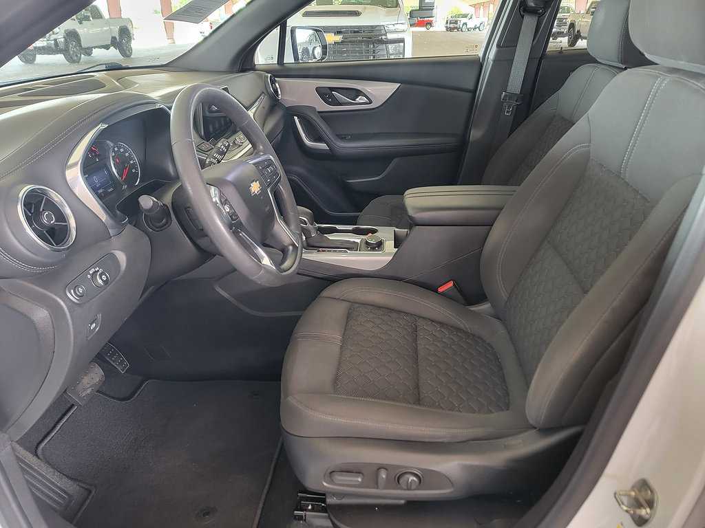 Used 2022 Chevrolet Blazer LT FWD image 2