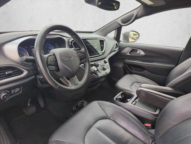 Used 2021 Chrysler Pacifica Touring-L w/ S Appearance Package FWD image 5