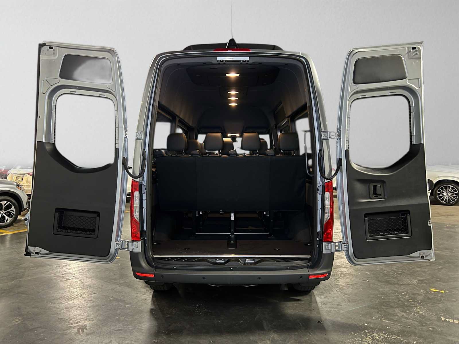 Used 2025 Mercedes-Benz Sprinter 2500 image 17