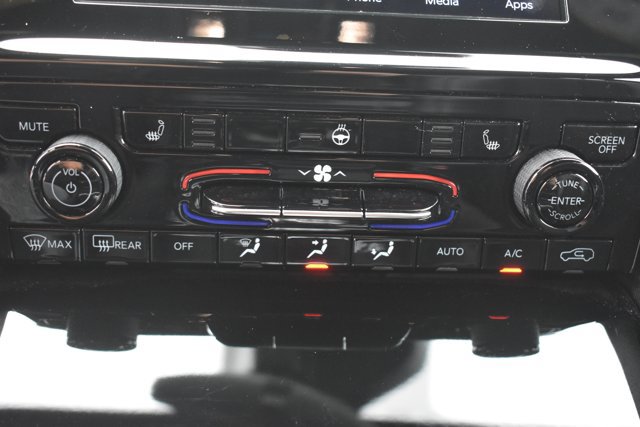 Used 2024 Jeep Grand Cherokee Altitude RWD image 25