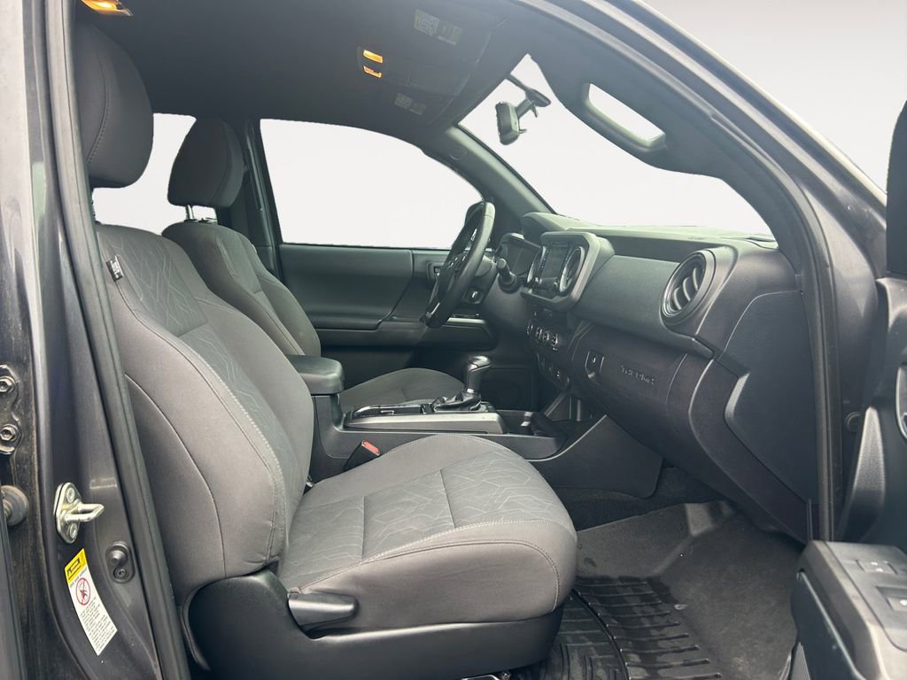 Used 2016 Toyota Tacoma TRD Sport w/ Towing Package image 10