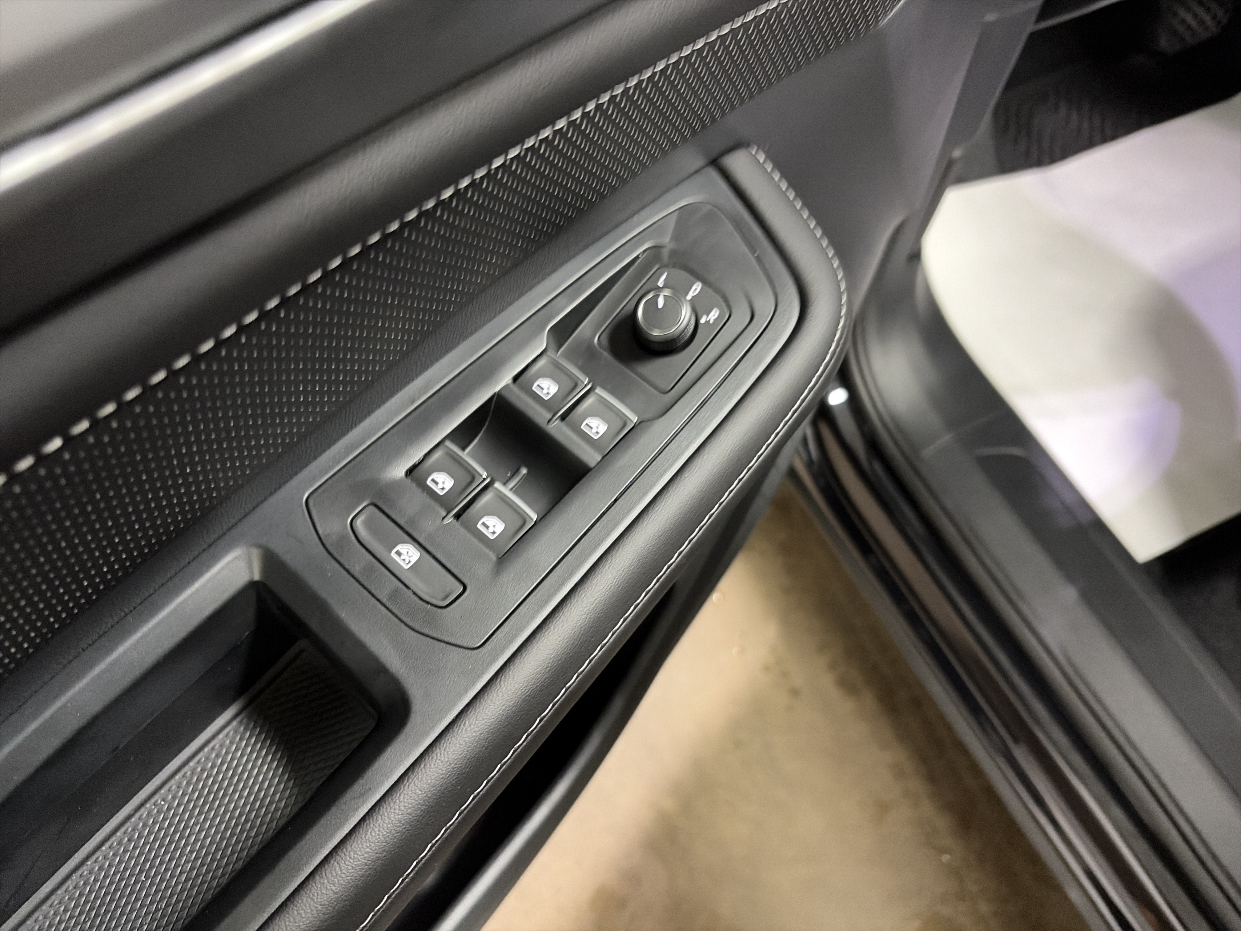New 2026 Volkswagen Atlas Cross Sport SE AWD/4WD image 23