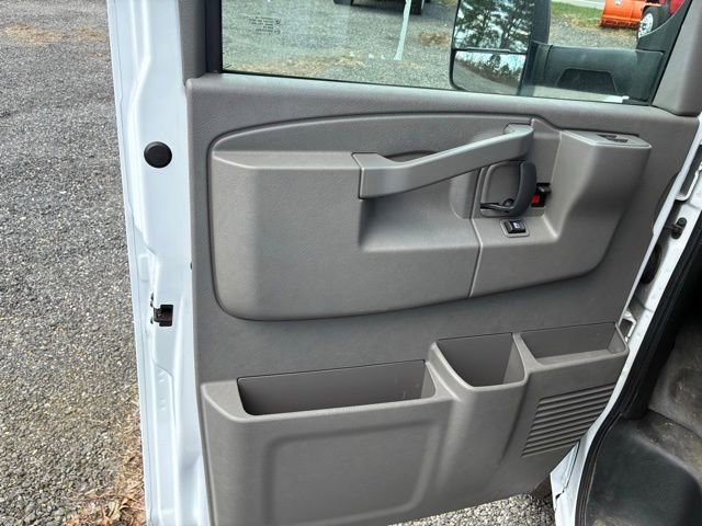 Used 2018 Chevrolet Express 3500 Extended w/ Power Convenience Package RWD image 7